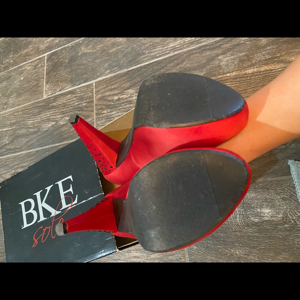 Red Heels - Picture 2 of 5